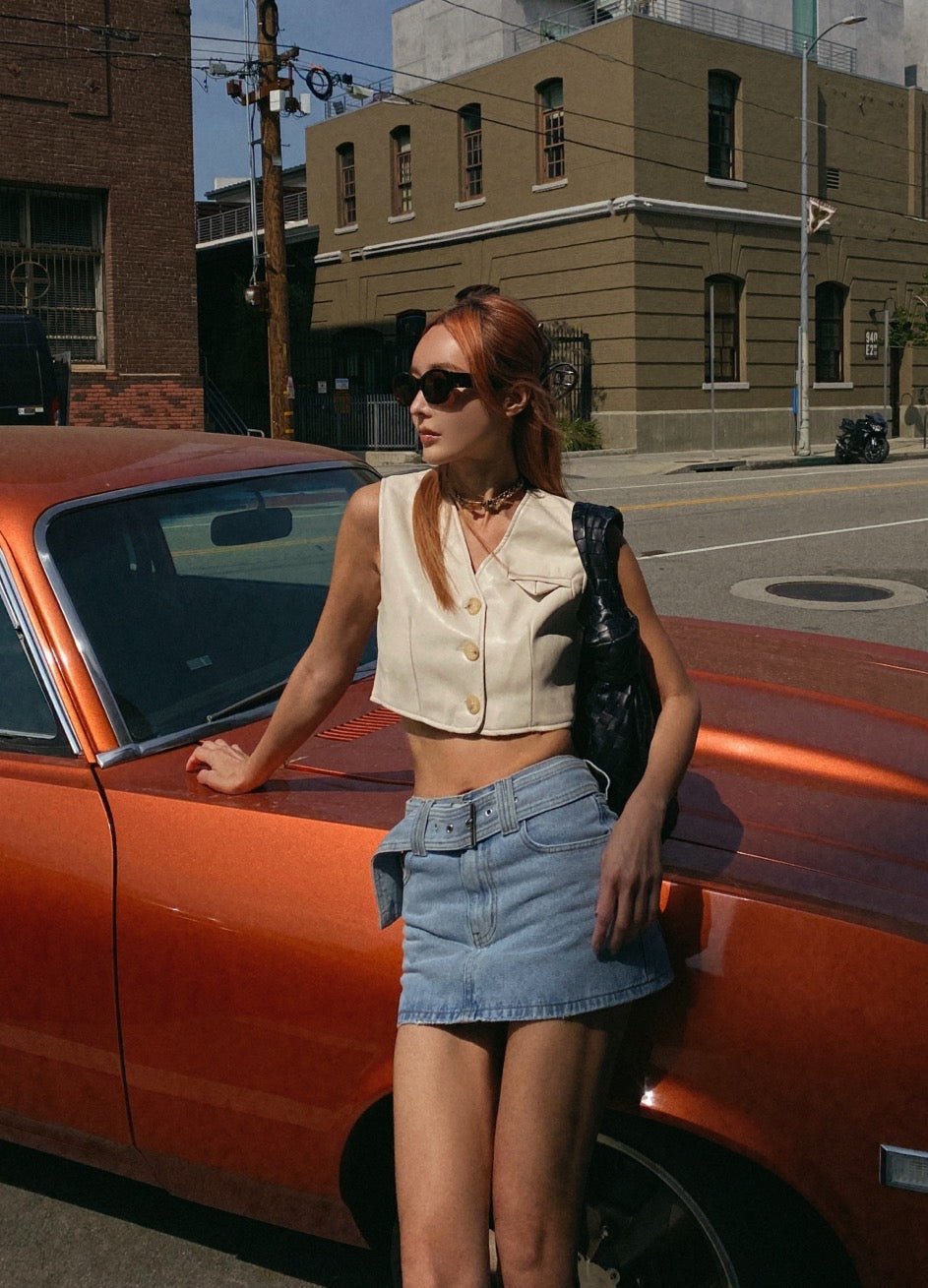 I’m Going Under Skirts