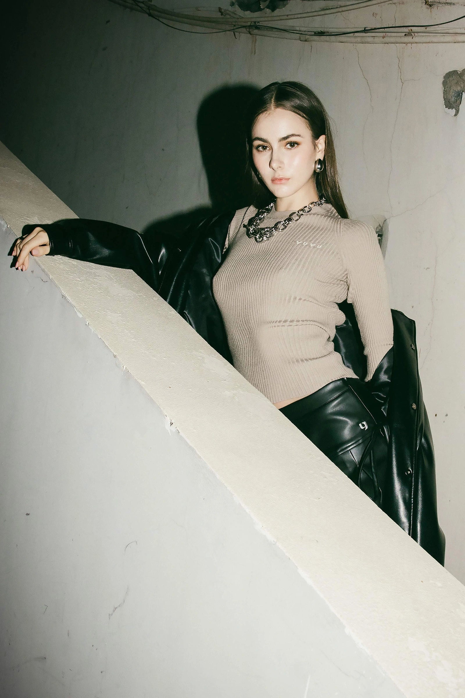 YUYU Crew Neck Knit Top