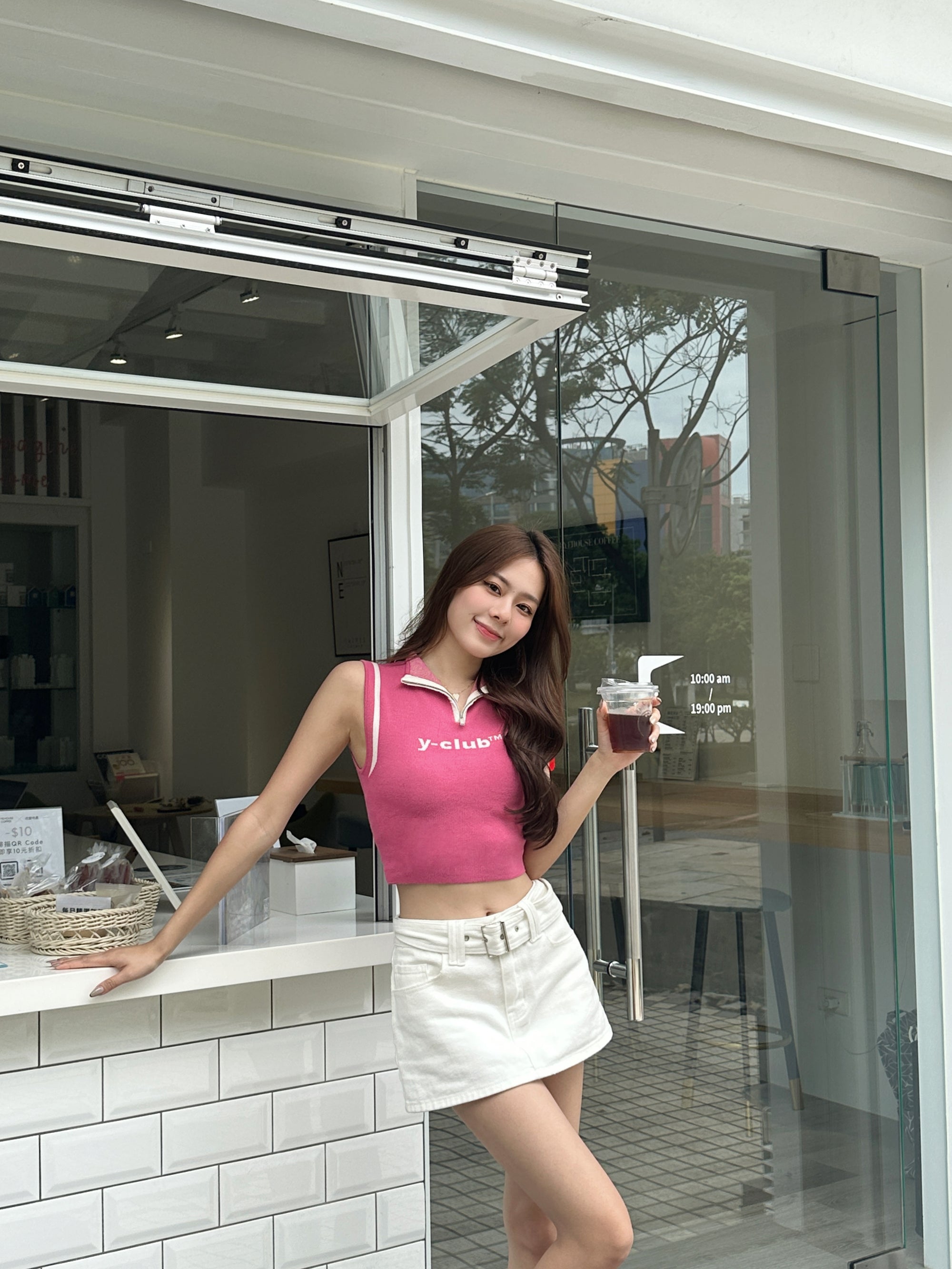 I’m Going Under Skirts