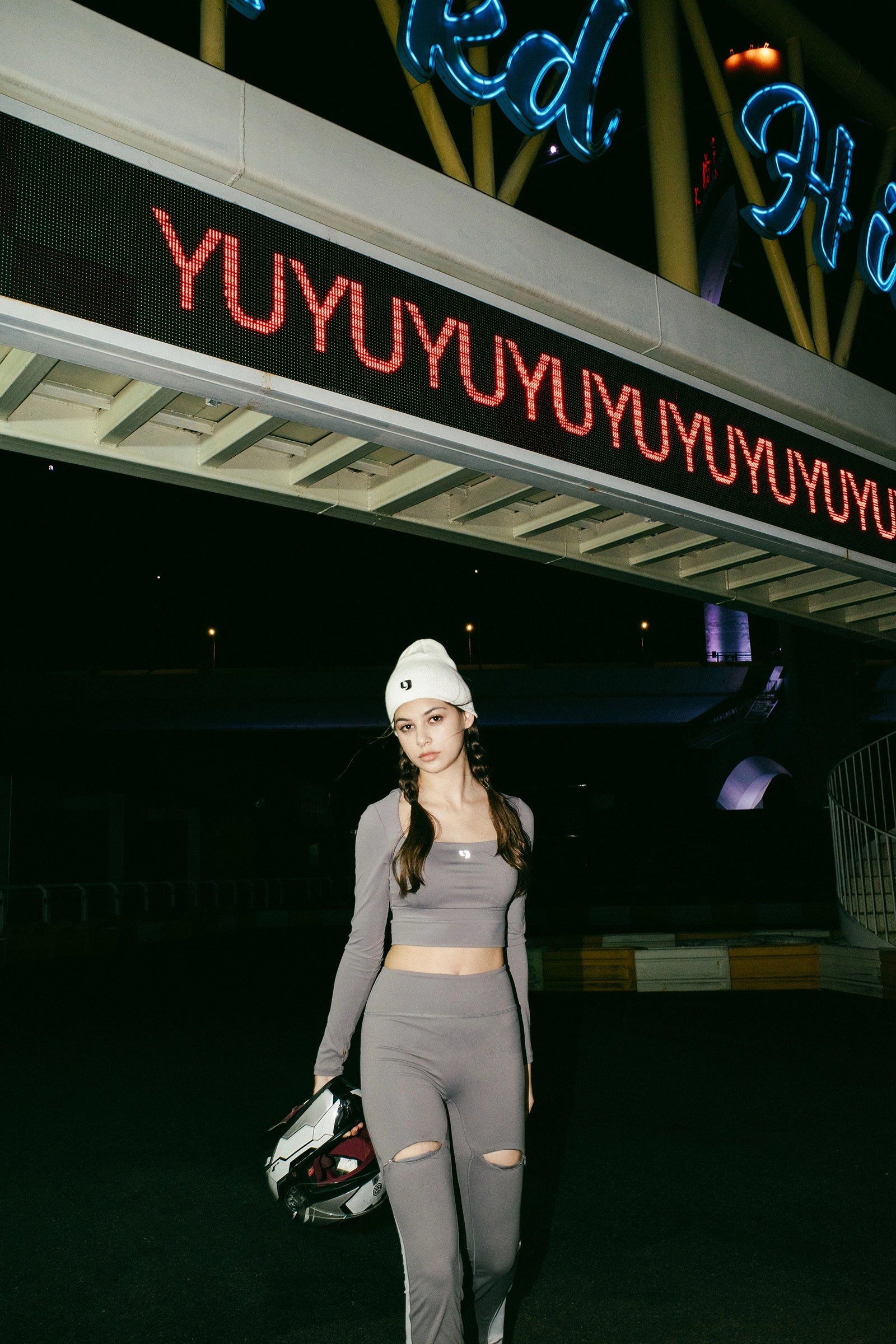 Cut-out Zippered Pants